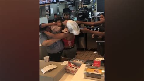 Employee And Customer Fight At Mcdonalds Restaurant Youtube