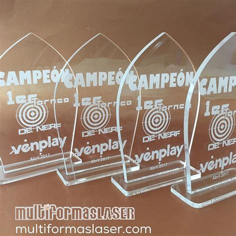 Trofeos Y Reconocimientos De Acrilico Con Grabado L Ser Personalizado