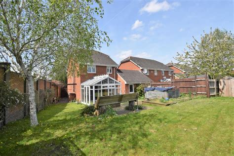 Willow Wood Close Burnham Bucks Sl1 3 Bed House £600 000