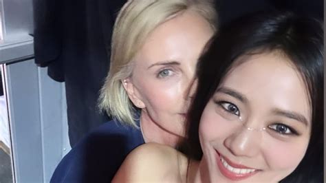 Charlize Theron, 48, poses for a cute selfie with Blackpink singer ...