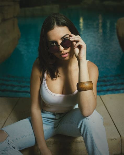 8 Hot Sexy Emilia Chaouchi Bikini Pics