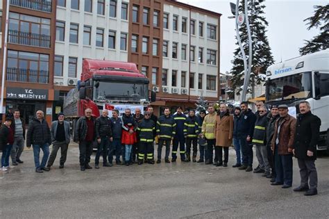 Zile Halkı Tek Yürek Oldu İki Tır Yardım Malzemesi Deprem Bölgesine