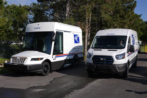 Usps Long Awaited New Mail Truck Makes Its Debut To Rave Reviews From