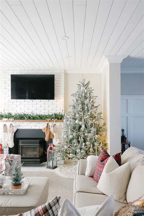 Our Favourite Pre-lit Artificial Christmas Trees for Every Budget ...