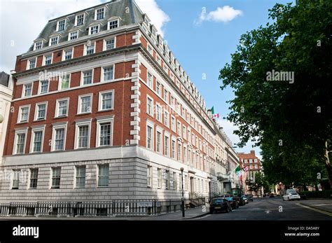 Embassies Grosvenor Square London W1 Uk Stock Photo Alamy