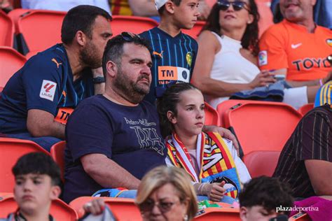 Vcf El Valencia Lanza La Campa A De Abonos Con Una Subida