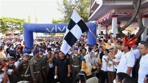 Sebelum Lepas Peserta Jalan Santai Sulsel Anti Mager Gubernur Pimpin