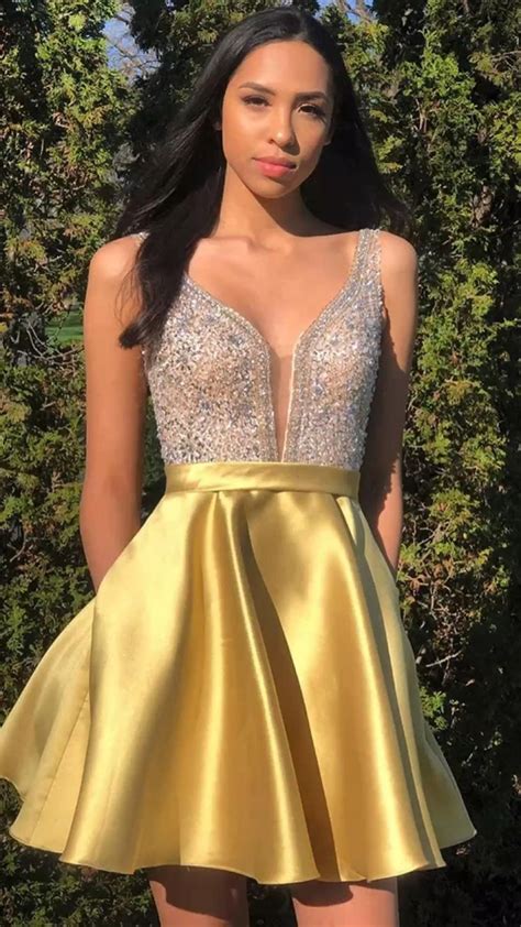 Sparkly V Neck Beaded Short Homecoming Dress With Pocket Wd179