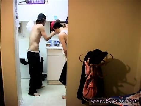 Aussie Men Piss Spy Gay Ian Dustin Desperate To Piss