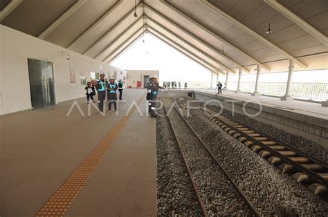 PEMBANGUNAN JALUR KA BANDARA ADI SOEMARMO ANTARA Foto