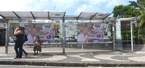 Usuários de ônibus sofrem falta de abrigos de qualidade em Salvador