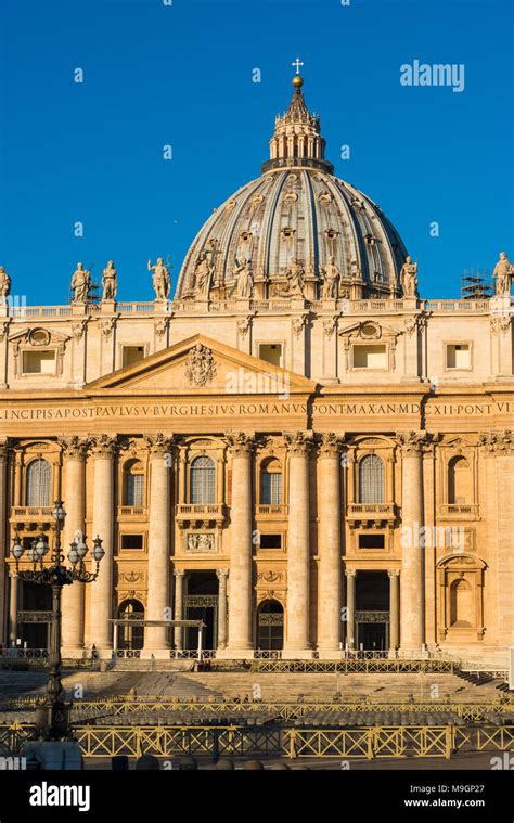 La Bas Lica Papal De San Pedro En La Plaza De San Pedro En La Ma Ana