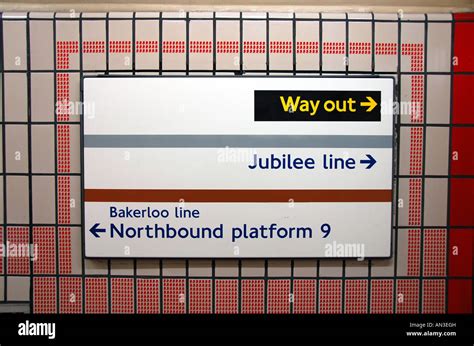 London Underground Sign At Baker Street Station London Stock Photo Alamy