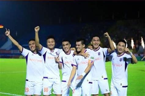 Thép Xanh Nam Định mất ngồi đầu V League vào tay Becamex Bình Dương