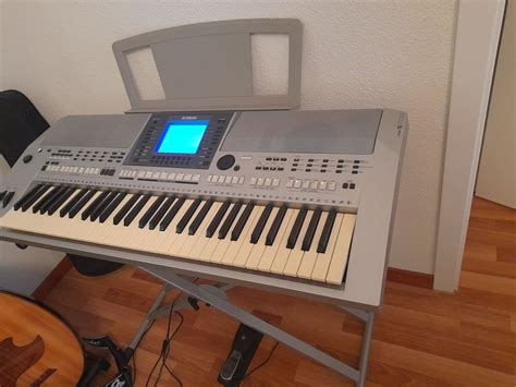 Keyboard Yamaha PSR S700 mit Pedal und Ständer Kaufen auf Ricardo