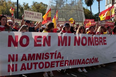 Las Fotos De La Manifestaci N En Sevilla Contra Pedro S Nchez Y La