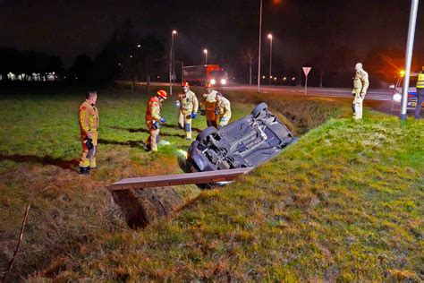 De Weblog Van Helmond Auto Op Zijn Kop In Sloot Vrouw Gewond