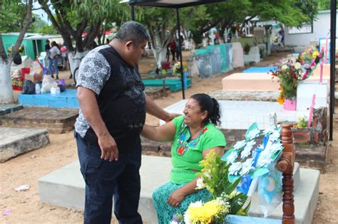 CARLOS CALVO CONVIVIÓ CON EL PUEBLO EN LOS FESTEJOS DEL DÍA DE MUERTOS