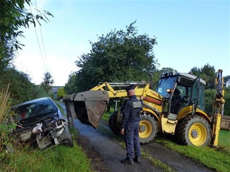 Il abandonne lépave de sa voiture sur la route la mairie la redépose