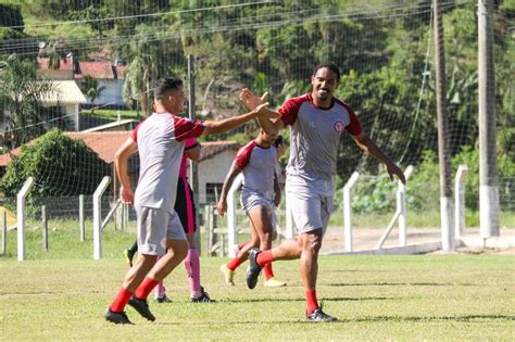 Herc Lio Luz Goleia Sub Do Baruch Imbituba Em Jogo Treino Portal