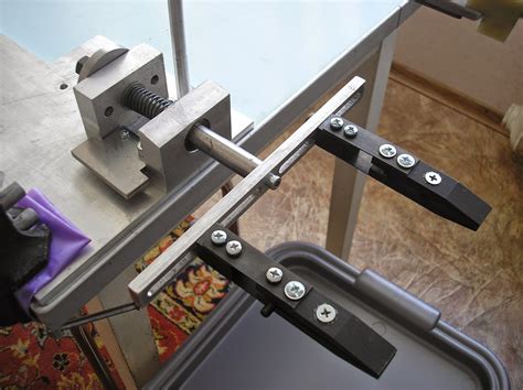 Стальная страница: Точилка с поворотным механизмом