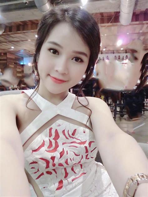 Sau năm hot girl Sam đã trở nên xinh đẹp và nóng bỏng hơn