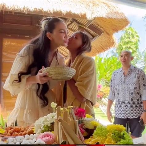 Momen Meriah Pesta Ulang Tahun Luna Maya Bertema Festival Musik