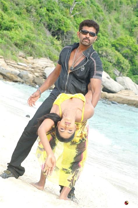 9 Hot Sexy Sai Dhanshika Bikini Pics