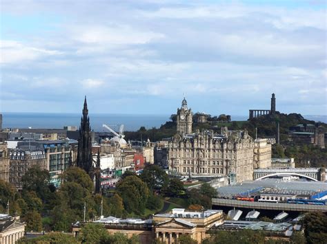 Edinburgh Castle beautiful view | CheckinAway