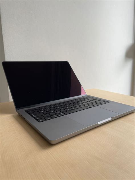MacBook Pro M1 14, 32 GB RAM, 1TB Storage