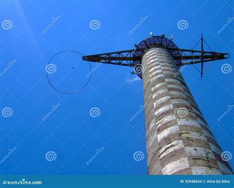 Torre Do Treinamento Do Paraquedas Foto De Stock Imagem De Militar