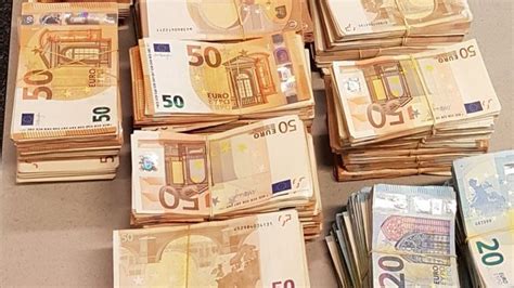 Politie Vindt Half Miljoen Euro In Vakantiehuisje Man Zegt Dat Hij Het