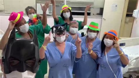 Pacientes Do AM Transferidas Para Hospital No RJ Celebram Carnaval Em