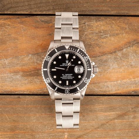 Buy Used Rolex Submariner 16610 | Bob's Watches - Sku: 152130