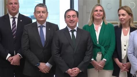 Albares se reúne con la Junta de Andalucía y alcaldes del Campo de