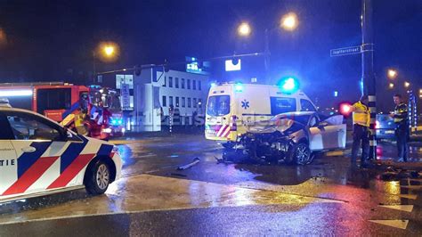 Zware aanrijding in Enschede één persoon gewond politie doet