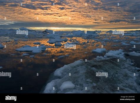 Mitternight Sun in Greenland, Midnight Sun in Greenland Stock Photo - Alamy