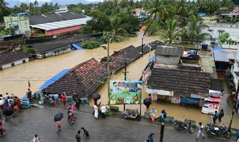 Kerala Flood News Updates Nearly 7 Lakh Taken To Relief Camps No