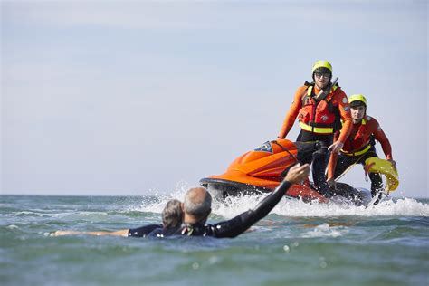 Comment Devenir Nageur Sauveteur Les Sauveteurs En Mer