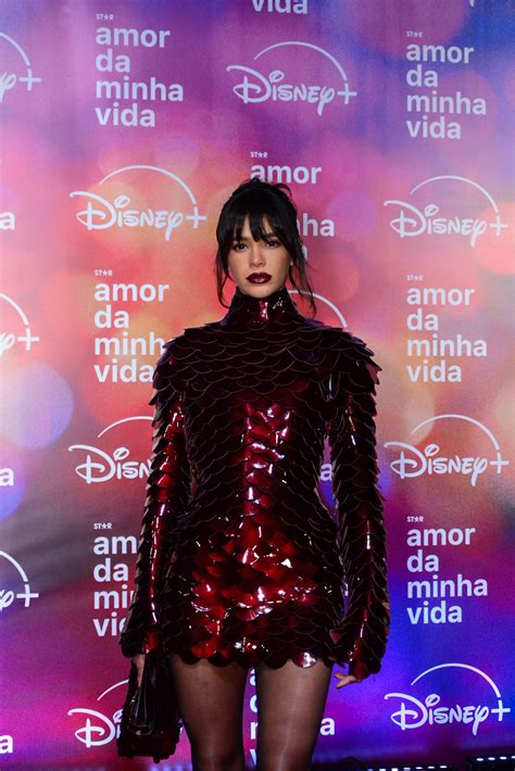 Bruna Marquezine Veste Ferragamo Para O Lançamento Oficial De Amor Da