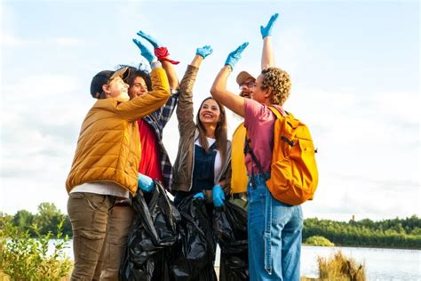 Alguém Que Age Com Responsabilidade Ajudando Os Outros - Voluntariado: 4 formas de fortalecer a saúde mental ajudando os outros ...