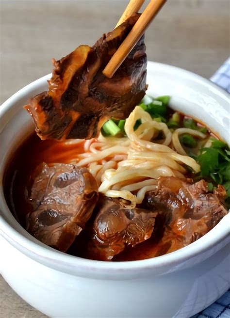 Taiwanese Beef Noodle Soup Recipe 台湾牛肉面 Easy Chinese Recipes