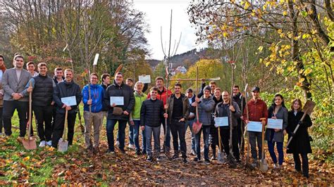 Natur In Horb Hier Pflanzen Studenten Eine Echte Streuobstwiese Am