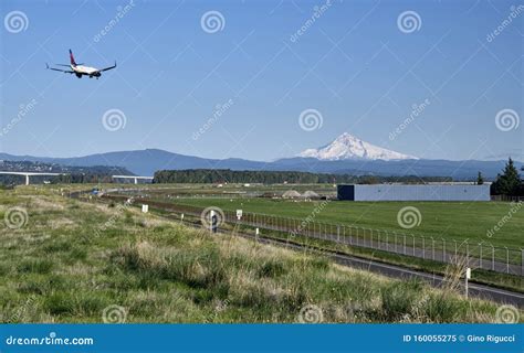 Landing At Pdx Portland Oregon Editorial Image Image Of Place