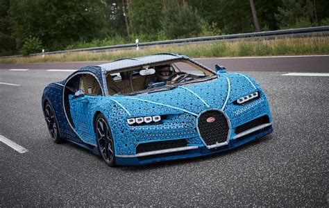Bizar: rijdende Bugatti Chiron van LEGO (video) - AutoRAI.nl