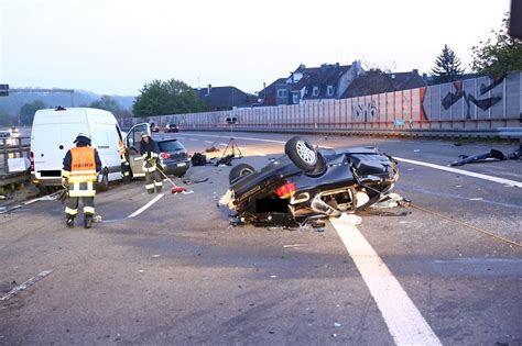 Horror Crash auf der A44 bei Essen BMW überschlägt sich vier Autos