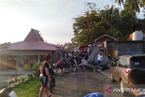 Puluhan Rumah Di Gunungsitoli Rusak Dilanda Puting Beliung ANTARA News