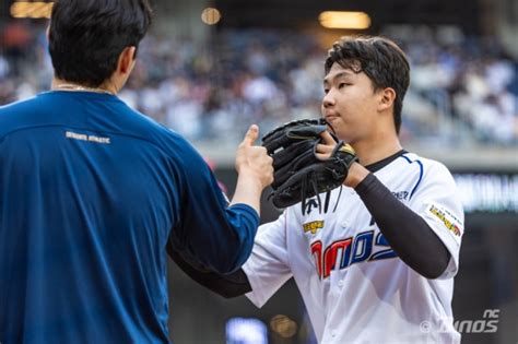 과감하고 씩씩하게 던지네요상대 선수도 칭찬 5⅔이닝 5실점 패배에도 희망 던진 임상현