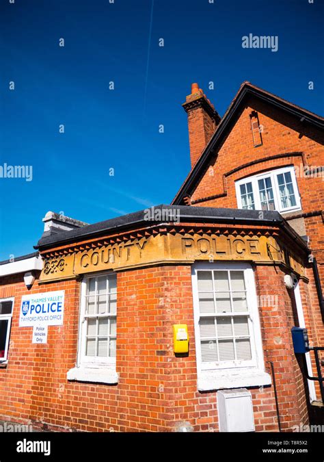 Thames valley police station hi-res stock photography and images - Alamy