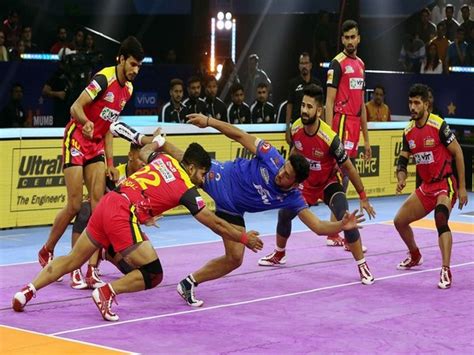 PKL Neeraj Narwal Stars In Bengaluru Bulls Hard Fought Victory Over